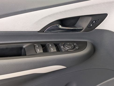 Used 2018 Chevrolet Bolt LT FWD image 15