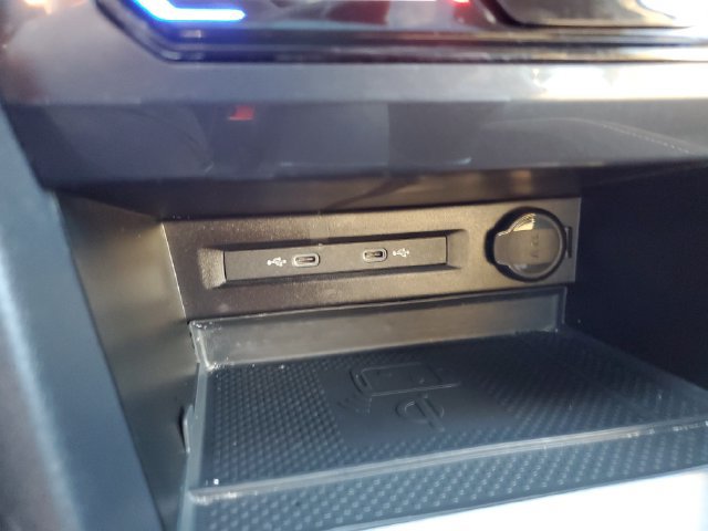 Certified 2023 Volkswagen Tiguan SE R-Line FWD image 27