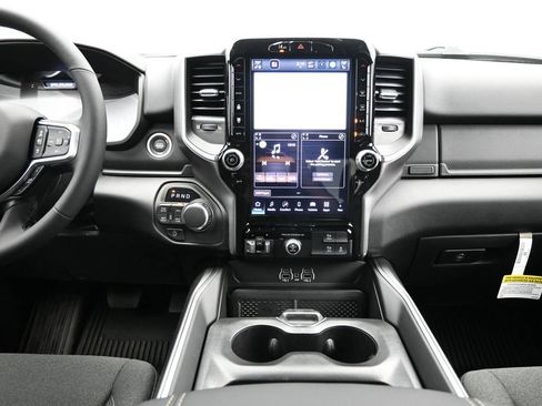 New 2026 RAM 1500 Big Horn AWD/4WD image 17