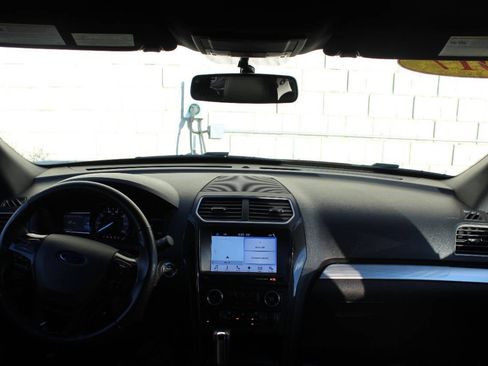 Used 2017 Ford Explorer XLT w/ Equipment Group 202A AWD/4WD image 19