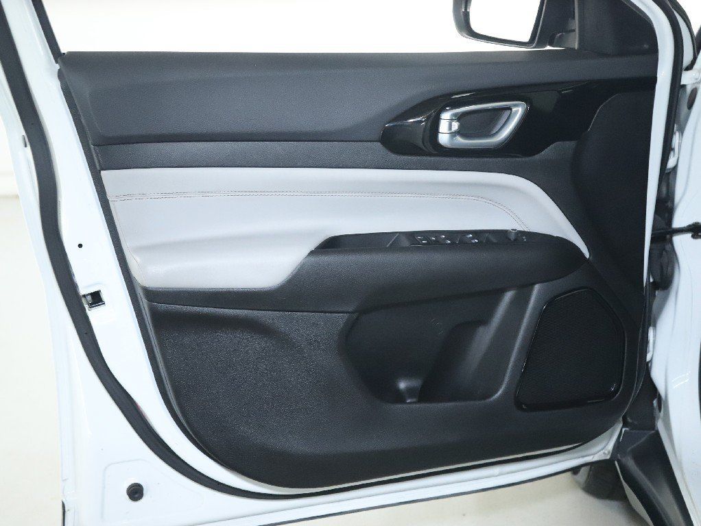 Used 2025 Jeep Compass Limited AWD/4WD image 15
