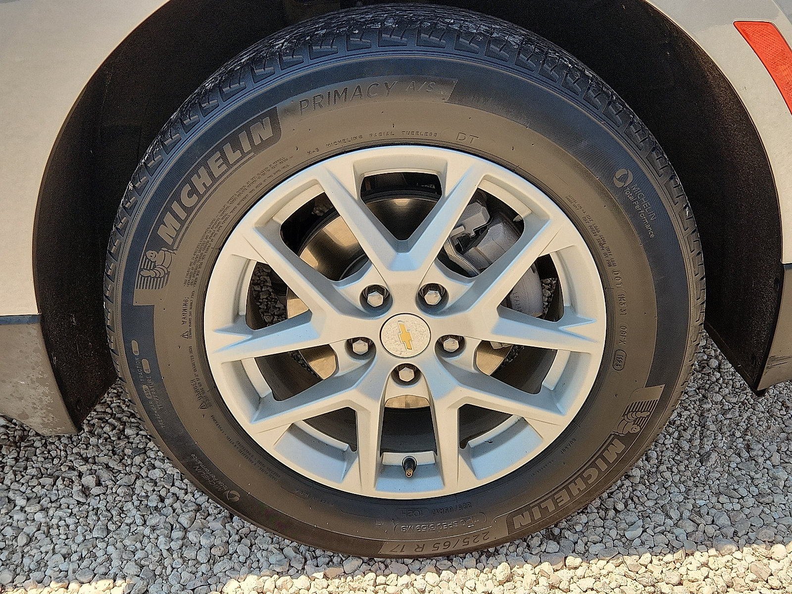Used 2023 Chevrolet Equinox LT w/ Driver Convenience Package FWD image 7