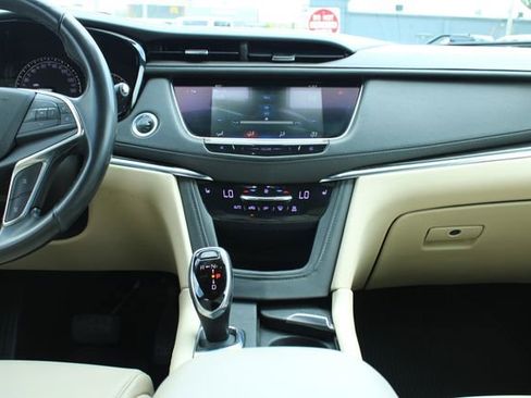 Used 2019 Cadillac XT5 AWD image 17
