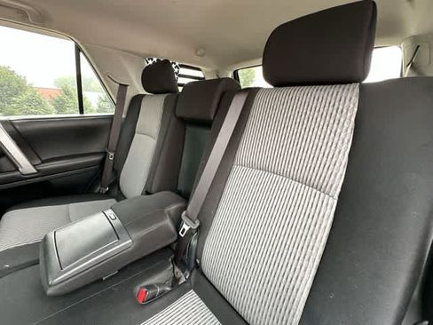 Used 2016 Toyota 4Runner SR5 AWD/4WD image 16