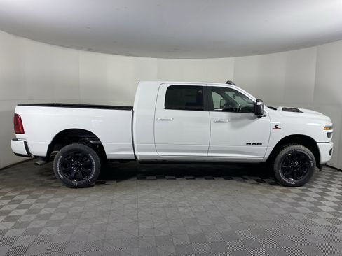 New 2026 RAM 2500 Laramie AWD/4WD image 7