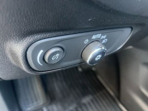 Used 2019 Chevrolet Equinox LT FWD image 25