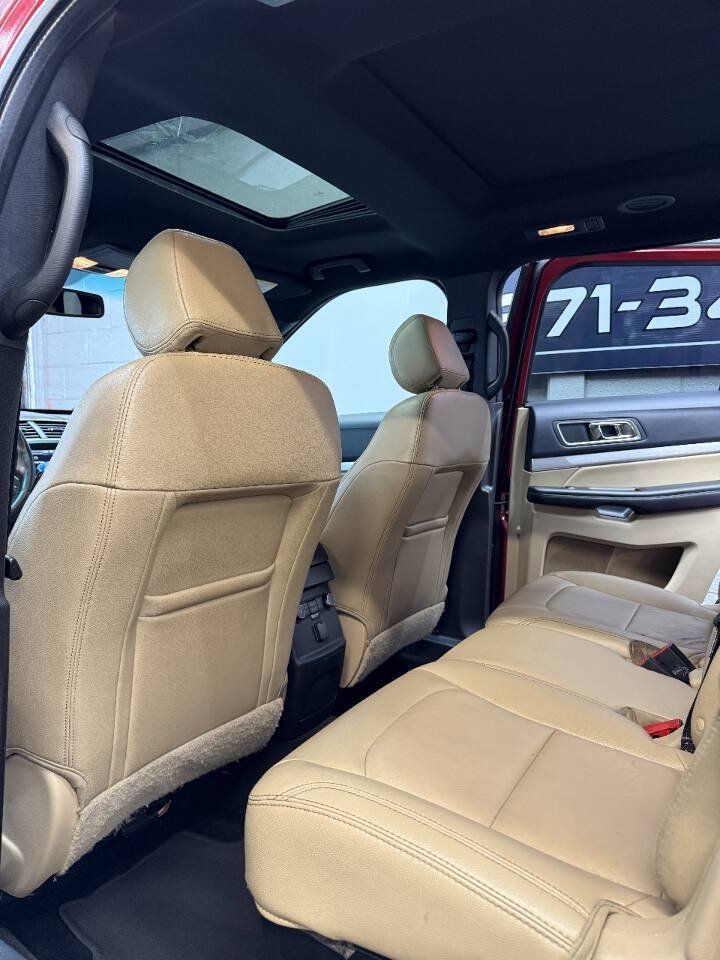 Used 2016 Ford Explorer XLT w/ Equipment Group 202A AWD/4WD image 19