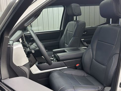 Used 2025 Toyota Tundra Platinum image 33