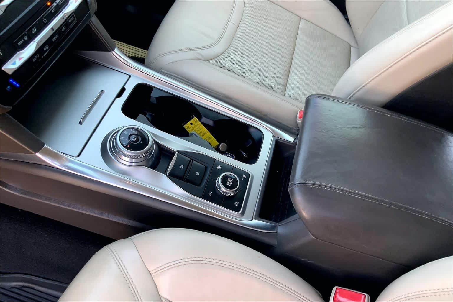 Used 2020 Ford Explorer Platinum w/ Premium Technology Package AWD/4WD image 17