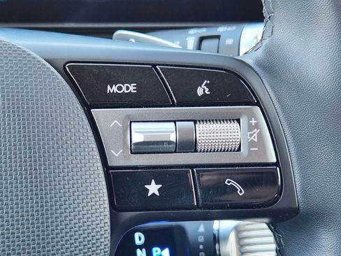 Used 2025 Hyundai Ioniq 5 SE image 12