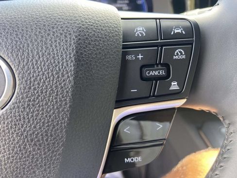 Used 2023 Toyota Crown AWD/4WD image 34