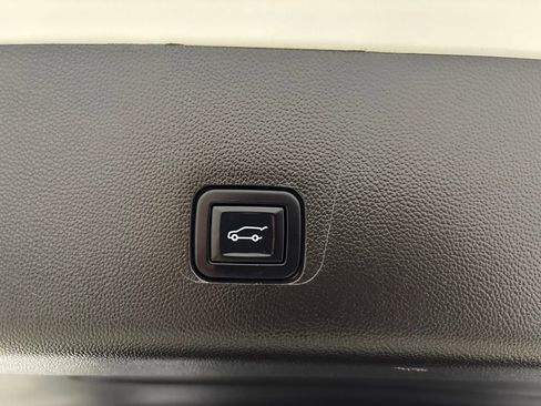 Used 2022 Chevrolet Traverse LT AWD/4WD image 8
