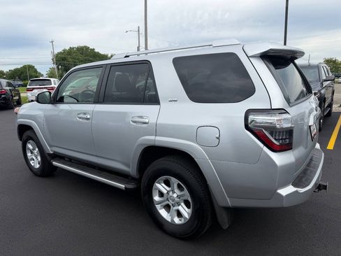 Used 2014 Toyota 4Runner SR5 AWD/4WD image 3