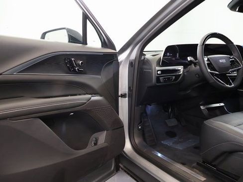 New 2026 Cadillac Lyriq Luxury image 8