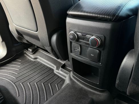 Used 2020 Ford Explorer XLT image 21