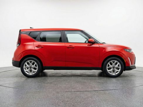 Used 2025 Kia Soul LX w/ LX Technology Package image 9