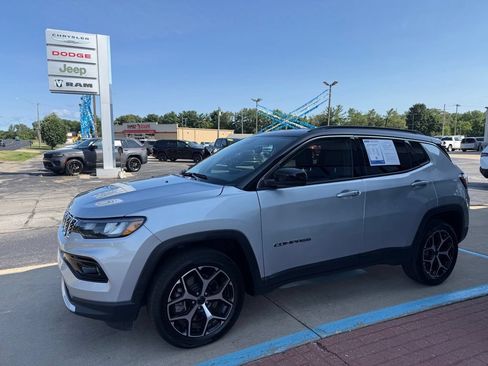 Used 2025 Jeep Compass Limited AWD/4WD image 8