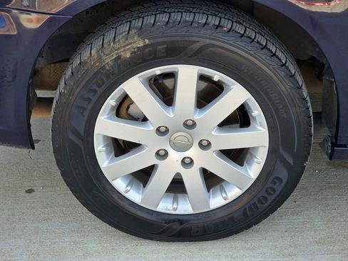 Used 2014 Chrysler Town & Country Touring image 32