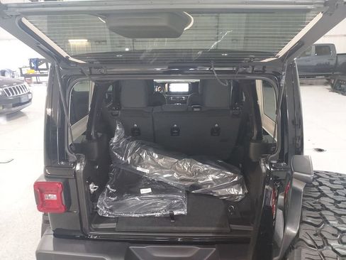 New 2026 Jeep Wrangler Unlimited Rubicon AWD/4WD image 28