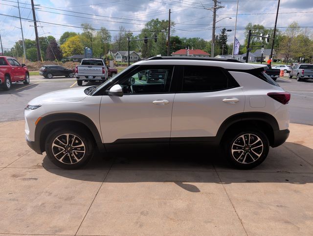 Used 2025 Chevrolet TrailBlazer LT AWD/4WD image 5