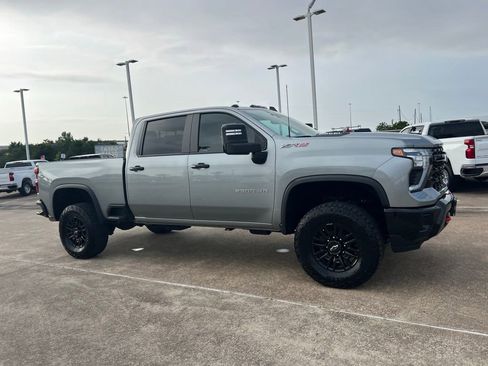 Used 2024 Chevrolet Silverado 2500 ZR2 w/ Technology Package AWD/4WD image 8