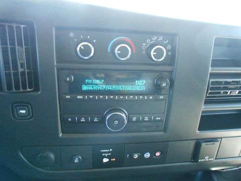 Used 2018 Chevrolet Express 2500 RWD image 14