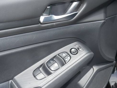 Used 2024 Nissan Altima 2.5 SV FWD image 12