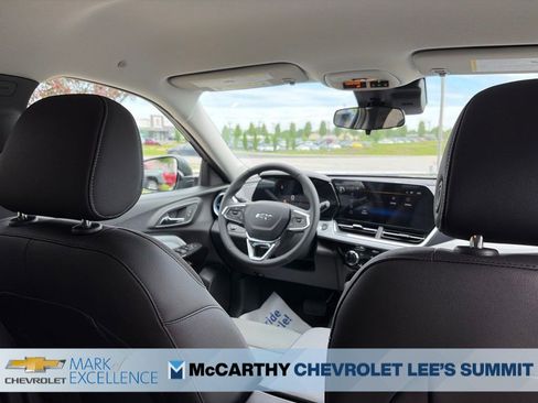 New 2026 Chevrolet Trax LT w/ Driver Confidence Package FWD image 32