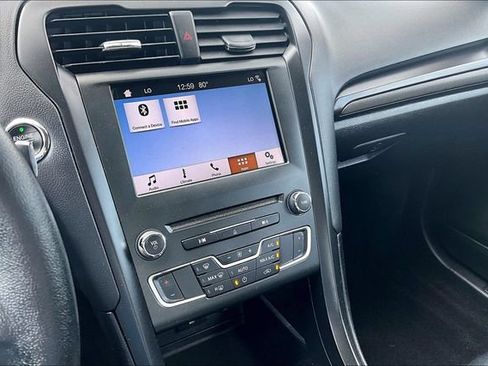 Used 2018 Ford Fusion SE w/ Equipment Group 201A FWD image 22