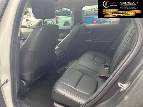 Used 2018 Jaguar F-PACE Premium image 34