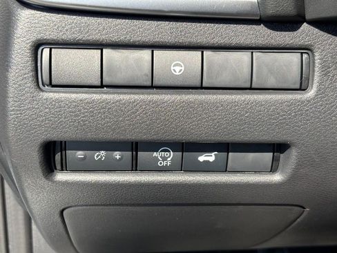 Used 2026 Nissan Rogue SV FWD image 11