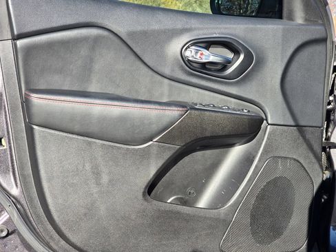 Used 2022 Jeep Cherokee Trailhawk w/ Trailer Tow Group image 45