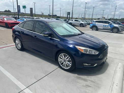Used 2017 Ford Focus Titanium FWD image 5