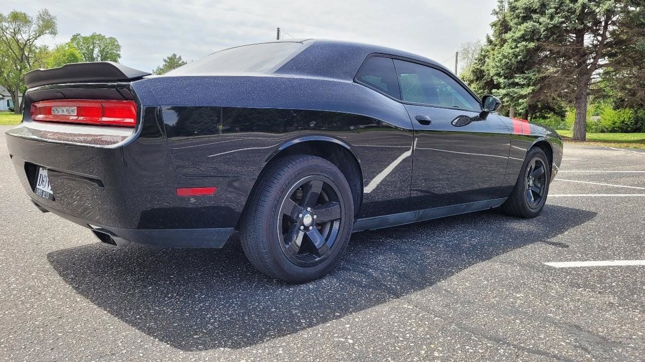 Used 2014 Dodge Challenger SXT RWD image 8