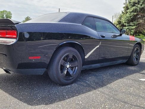 Used 2014 Dodge Challenger SXT RWD image 8