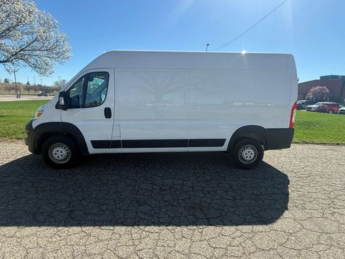 Used 2024 RAM ProMaster 2500 w/ Convenience Group FWD image 1
