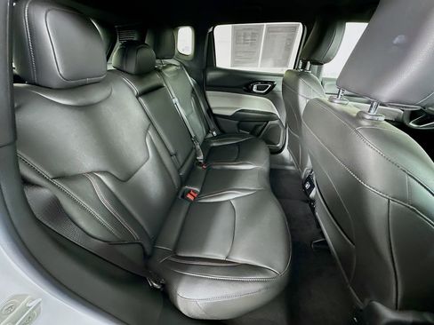 Certified 2024 Jeep Compass Limited image 37