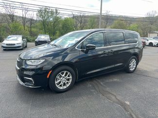 Used 2025 Chrysler Pacifica Select FWD video 4