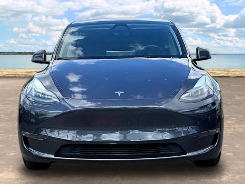 Used 2024 Tesla Model Y Long Range AWD/4WD image 2