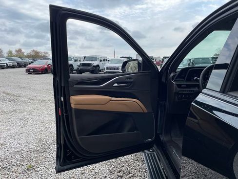 Used 2024 Cadillac Escalade Sport w/ LPO, ONYX Package AWD/4WD image 28
