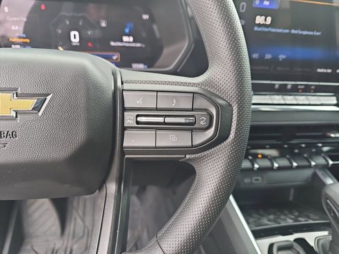 Used 2024 Chevrolet Colorado W/T image 17