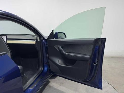Used 2021 Tesla Model Y 2WD image 9
