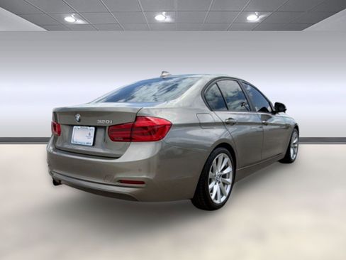 Used 2017 BMW 320i Sedan RWD image 9