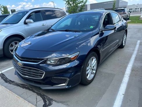 Used 2017 Chevrolet Malibu LT w/ Leather Package FWD image 1