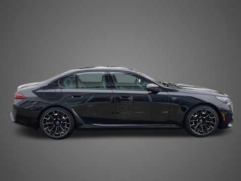 New 2026 BMW M5 w/ Carbon Package image 5