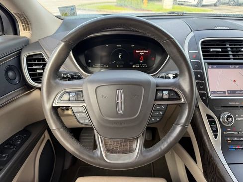 Used 2019 Lincoln Nautilus Reserve FWD image 17