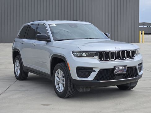 New 2026 Jeep Grand Cherokee Laredo AWD/4WD image 3