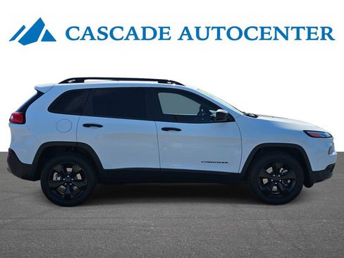 Used 2017 Jeep Cherokee Sport AWD/4WD image 11