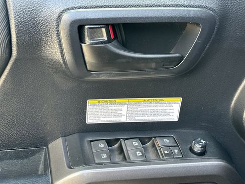 Used 2019 Toyota Tacoma TRD Off-Road w/ Technology Package AWD/4WD image 13