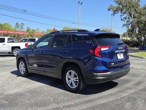 Used 2022 GMC Terrain SLE w/ Driver Convenience Package image 3